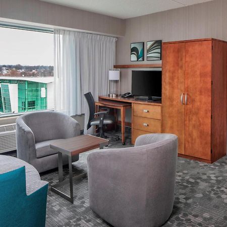 Courtyard By Marriott Stamford Downtown Hotel Exterior foto